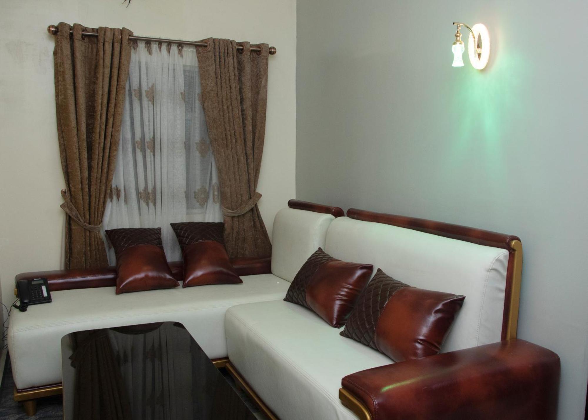 Grand Bohabs Hotel 아부자 외부 사진